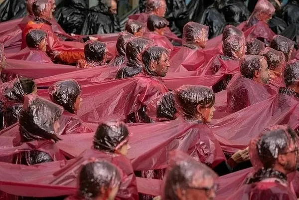 1937’de bombalanan Guernica kasabasında binlerce kişi Filistin için tek yürek! Dünya ve tarih, yeni bir Guernica’yı kabul etmemeli