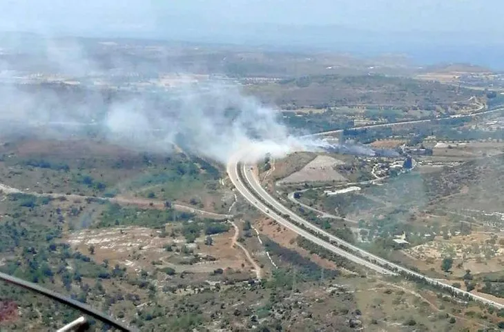 İzmir’in Çeşme ilçesinde makilik alanda yangın çıktı