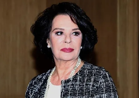 Hülya Koçyiğit Londra'da kaza geçirdi! Ambulans gelmeyince isyan etti