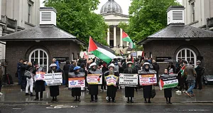 Halklar Filistin’le yönetim İsrail’le!