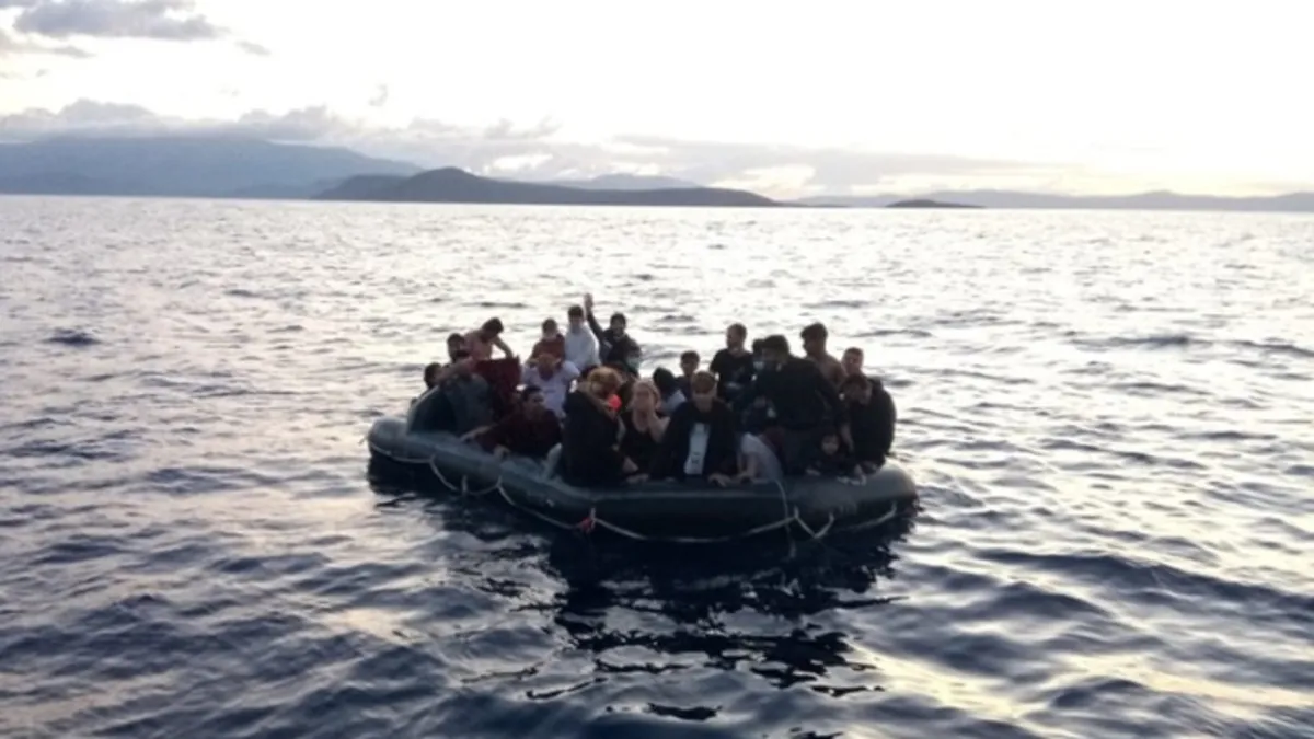 Çeşme ve Urla açıklarında 138 düzensiz göçmen yakalandı