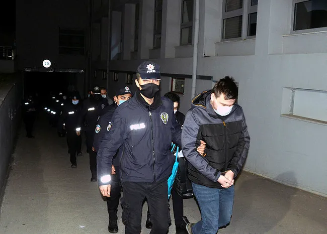 Adana dolandırıcılık ve rüşvet operasyonu! Kanser hastalarına vitamin ve ağrı kesici ilaç vermişler - 5