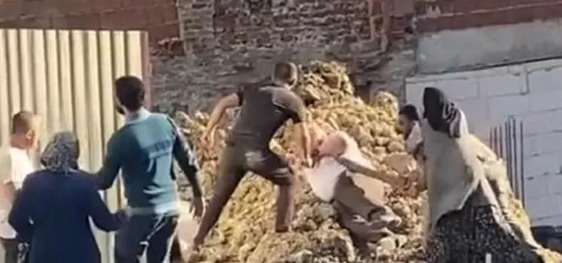 İstanbul’da ortalık savaş alanına döndü! Taşlı sopalı kavga kamerada