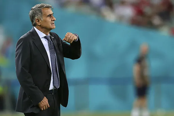 senol-gunesten-euro-2020-hezimetiyle-ilgili-ilk-yorum-bu-turna-bizim-icin-iyi-gecmedi-1624215000814.jpg Şenol Güneş'ten EURO 2020 hezimetiyle ilgili çarpıcı sözler: Oyuncuların kendini göstermesi gerekiyordu - 1