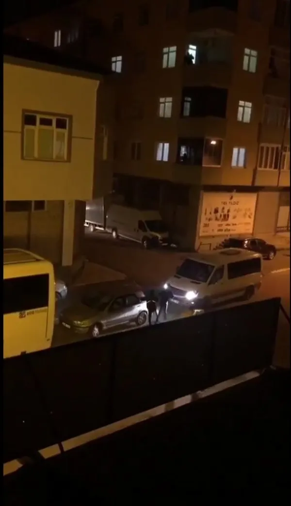pendikte-kopek-ile-sahibine-sopali-saldiri-o-anlar-kamerada-1638951313436.jpg Pendik’te köpek ile sahibine sopalı saldırı! O anlar kamerada - 2