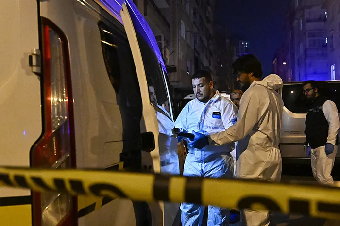 umraniyede-baba-ve-oglu-arasinda-kavga-2-kisi-hayatini-kaybetti-1761974709493.jpeg İstanbul Ümraniye'de kanlı gece! 9 yaşındaki oğlunu ve kardeşini katletti - 4