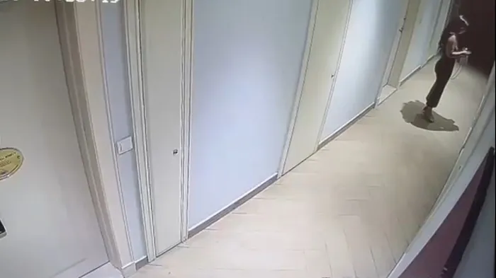 fas-uyruklu-kadin-beyoglundaki-rezidansta-olu-bulundu-1757502356468.jpeg Beyoğlu'ndaki korkunç olayda görüntüler ortaya çıktı (DHA)