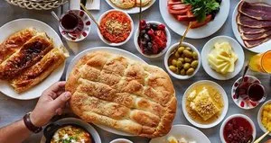Türk yemeklerine doyacaklar!