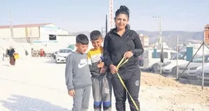 Anne ve 3 çocuğunu böyle kurtardı!