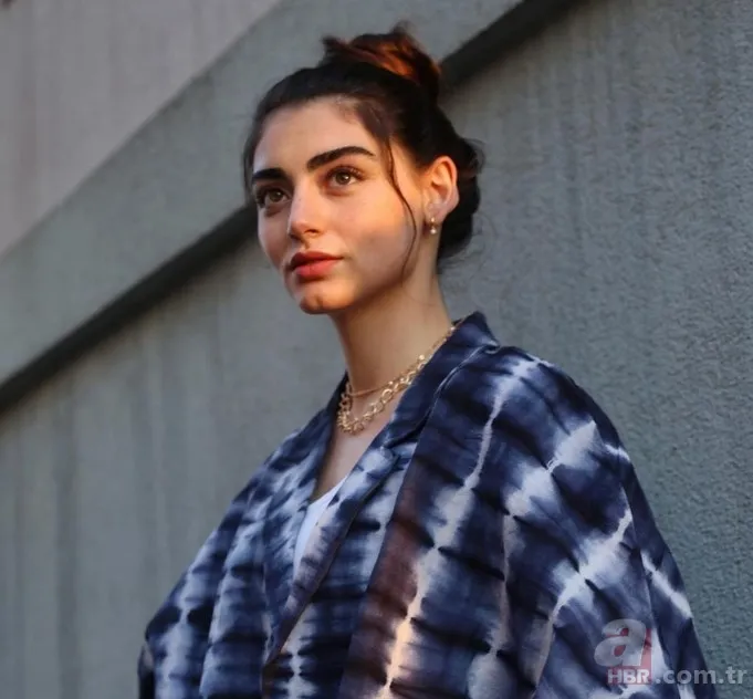 Yan yana gören hayret etti! Kuruluş Osman'ın Bala Hatun'u Özge Törer'in erkek kardeşine bakın! Meğer ablası... 3