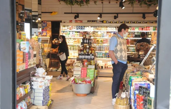 Hülya Avşar'ın eski eşi Kaya Çilingiroğlu'nun sevgili paniği! Markette yakalandı