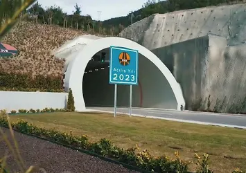 Türkiye'nin 4 bölgesini birbirine bağlayacak! Ulaştırma ve Altyapı Bakanı Adil Karaismailoğlu'ndan Honaz Tüneli paylaşımı