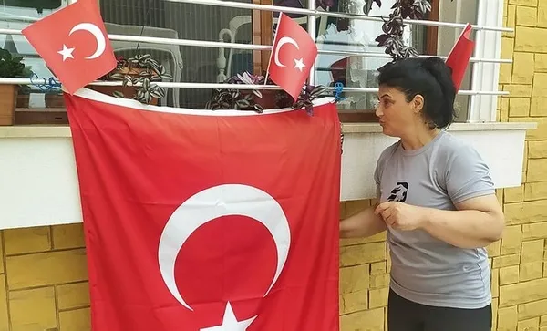 busenaz-surmenelinin-babasi-altin-madalya-haberini-yolda-aldi-tarif-edilemez-bir-mutluluk-1628416749857.jpg Busenaz Sürmeneli'nin babası altın madalya haberini yolda aldı! ‘Tarif edilemez bir mutluluk' - 2