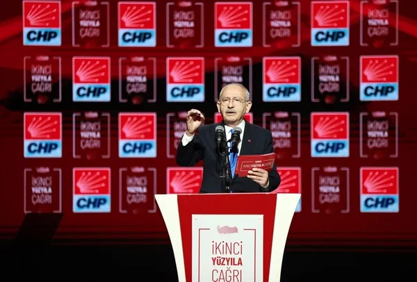 Kılıçdaroğlu fiyaskolara sahne olan konuşmasında adaylığını resmen ilan etti: Geliyorum ey dünya