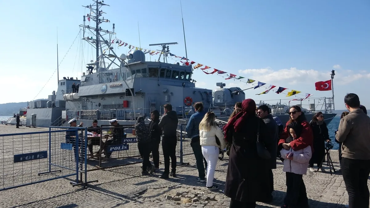 Çanakkale’de TCG gemileri vatandaşlara kapılarını açtı