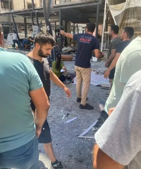 izmirde-5-kisinin-oldugu-patlamada-gelisme-lokanta-sahibi-adliyeye-sevk-edildi-1719849160938.jpg İzmir'de 5 kişinin öldüğü patlamada gelişme! Lokanta sahibi ve tüpü değiştiren kişi tutuklandı | İfadeleri ortaya çıktı