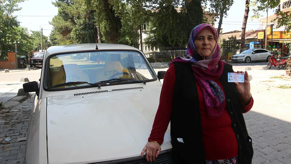 Azmetti 64 yaşında ehliyet aldı