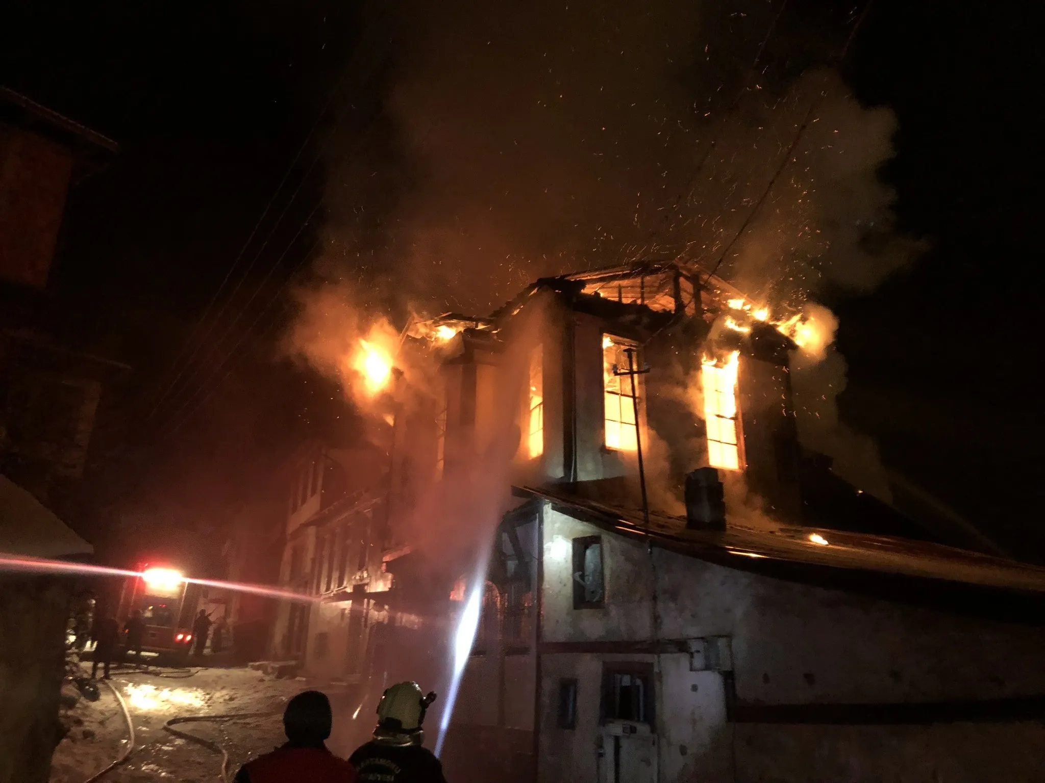 Kastamonu'da tarihi konak yangında küle döndü