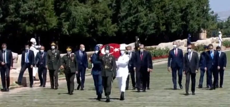 Son dakika haberleri | Başkan Erdoğan’dan YAŞ öncesi Anıtkabir’e ziyaret