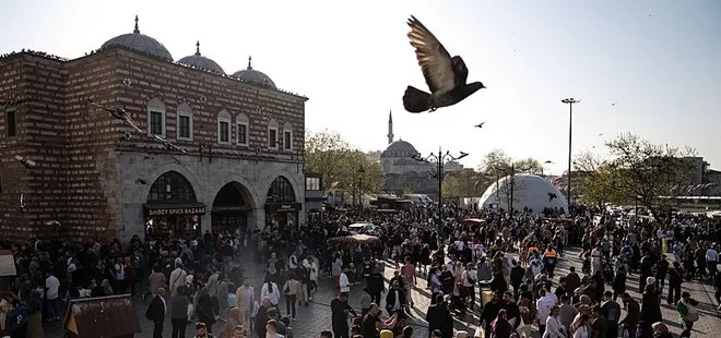 İstanbul’da tarihi yarımadada insan seli! Ramazan Bayramı’nın üçüncü gününde de büyük yoğunluk...