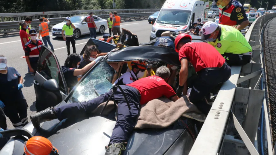 Lüks cipte can pazarı! Ekipler genç kadını kurtarmak için seferber oldu