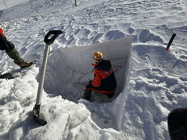 Van-Hakkari kara yolunda çığ tehlikesi! Ekipler gerekli kontrolleri yaptı - 2