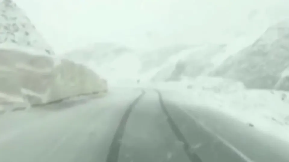 Van'da Mayıs'ın ilk günü kar yağdı
