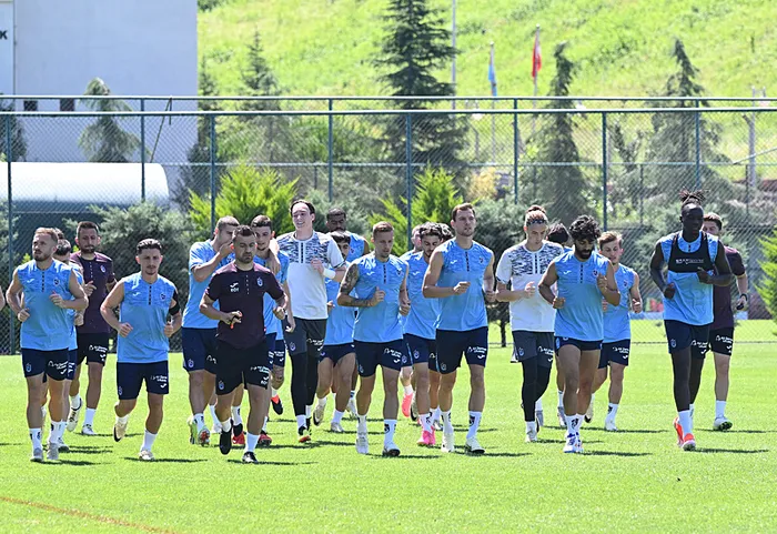 trabzonsporda-yeni-sezon-hazirliklari-devam-etti-1719600342800.jpg Trabzonspor'da yeni sezon hazırlıkları devam etti - 1