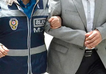 Kaymakam uçağa binerken gözaltına alındı