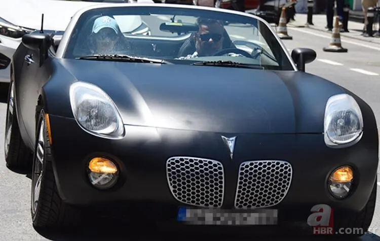 Bülent Serttaş lüks otomobiliyle şov yaptı! Kızıyla Miray’la mezuniyet turu attı 3
