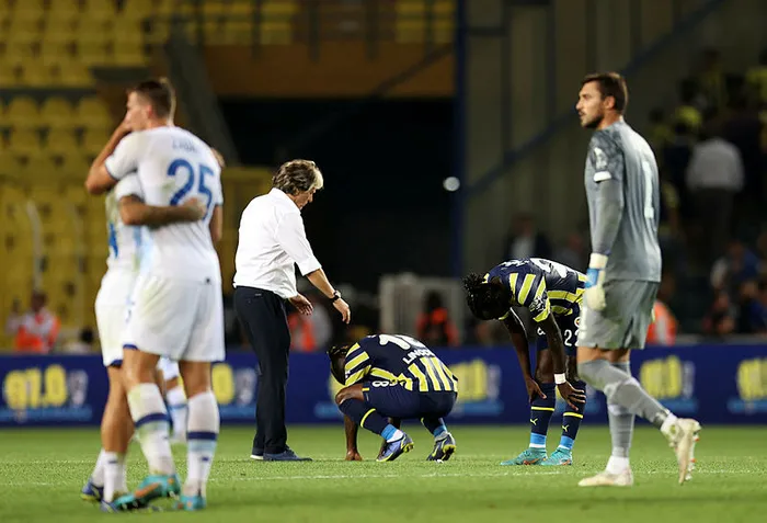 fenerbahce-teknik-direktoru-jorge-jesustan-dinamo-kiev-maci-yorumu-tecrube-eksikligi-1658955836424.jpg Fenerbahçe Teknik Direktörü Jorge Jesus'tan Dinamo Kiev maçı yorumu: Tecrübe eksikliği - 1