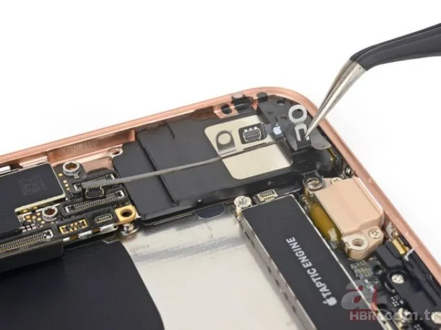 iPhone 8'in içini açtılar! 15