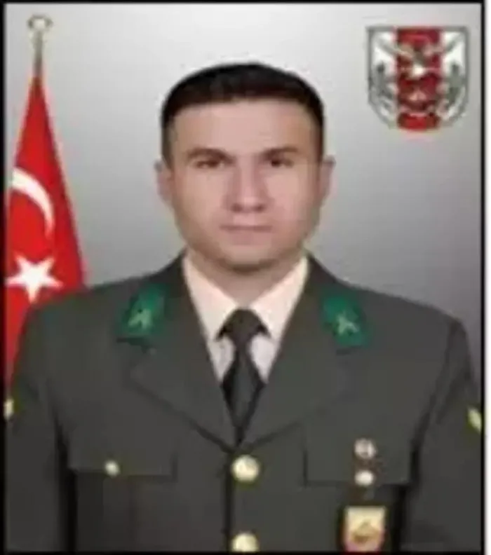 sehit-olan-astsubay-cavus-mehmet-ali-horozun-vasiyeti-ortaya-cikti-1718990701286.jpeg Şehit Astsubay Çavuş Mehmet Ali Horoz'un son vasiyeti ortaya çıktı: "Eğer şehit olursam..." - 1