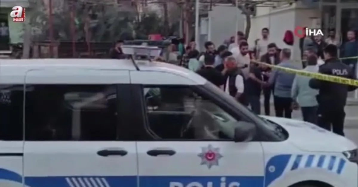 İzmir’de sokakta silahlı kavga