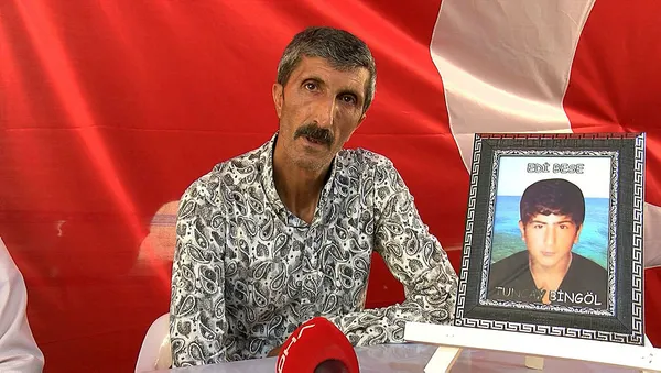 Evlat nöbetindeki babadan oğluna çağrı! Türk askerine polisine teslim olun