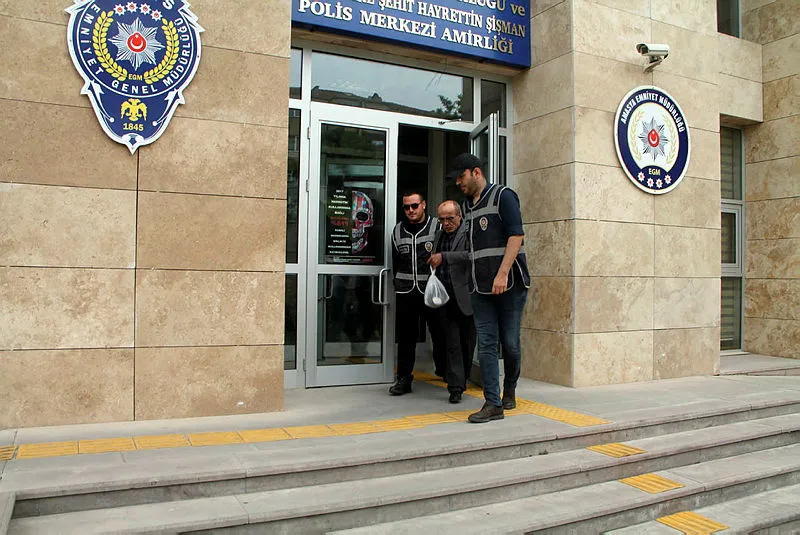 Tanımadığı adamı 2 bin lira dolandırdı, yakayı ele verdi - 1