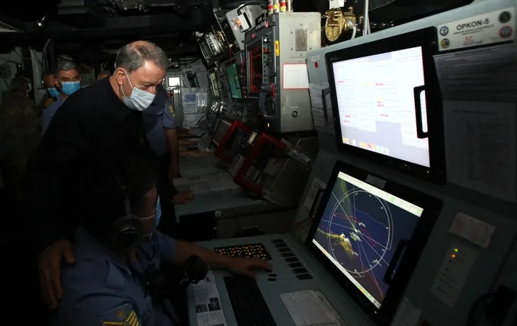 Son dakika: Milli Savunma Bakanı Hulusi Akar Libya’da Mehmetçik ile bir araya geldi!