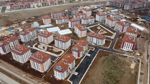 Asrın felaketinde binlerce bina yıkılmıştı! Uluslararası gazeteciler izlenimlerini aktardı: Depreme dayanıklı modern bina ve tesislerin kurulması takdire şayan