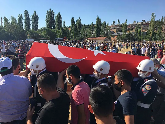 Hatay'da şehit düşen Uzman Çavuş Ali Konukçu Konya'da son yolculuğuna uğurlandı - 3