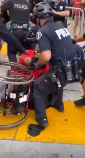 ABD polisinden engelli vatandaşa şiddet - 3