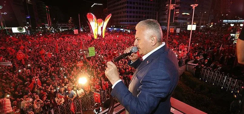 Başbakan'dan Kızılay Meydanı'na sürpriz ziyaret