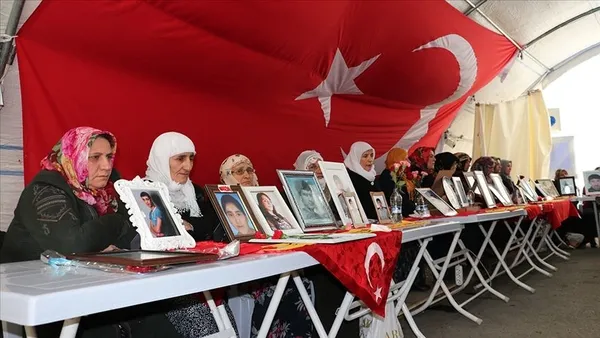 1710409612032.jpg Teslim olan teröristten çarpıcı itiraflar! PKK'ya katılımın yolu HDP binasından geçiyor! ABD askerleri eğitti Fransızlar destek oldu... - 5