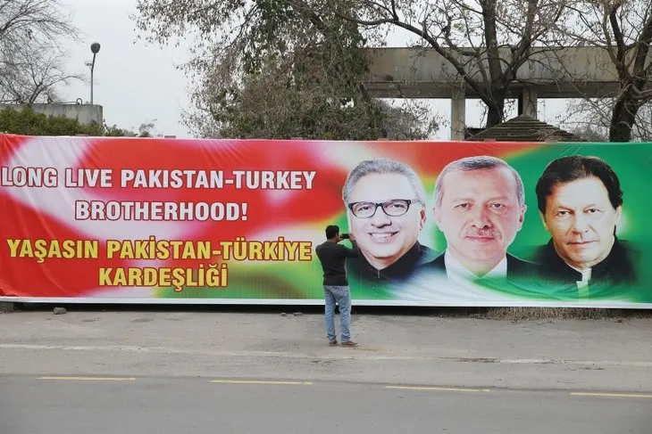 Başkan Erdoğan Pakistan’da parlamentoya hitap edecek! Sokaklar fotoğraflarla süslendi
