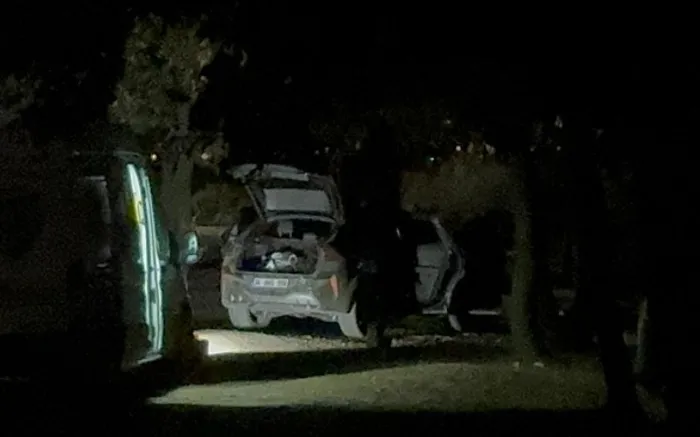 avukat-serdar-okteme-uzun-namlulu-silahla-saldiri-hayatini-kaybetti-4-supheli-yakalandi-1759769627351.jpg Saldırıda kullanılan araç Arnavutköy'de ormanlık alanda bulundu | Fotoğraf-DHA