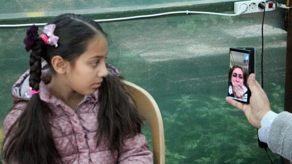 Antalya’da yaşayan İranlı çiftin korona dramı! Ülkelerine gittiler çocuklarından ayrı kaldılar