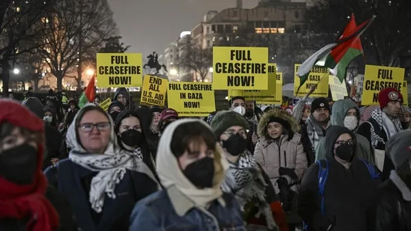 Beyaz Saray önünde Gazze’ye destek! Katilin finansörü Biden’a çağrı: İsrail’e silah göndermeyi bırak