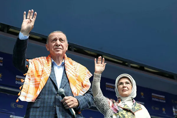 son-dakika-baskan-erdogandan-aydinda-onemli-aciklamalar-1683672082743.jpg Başkan Erdoğan Aydın'da vatandaşlara seslendi: Sizi galeyana getirmek isteyenlere hesabı sandıkta sorun - 3