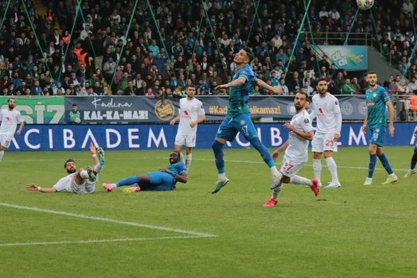 Rizespor 1 yıllık aranın ardından yeniden Süper Lig’de!