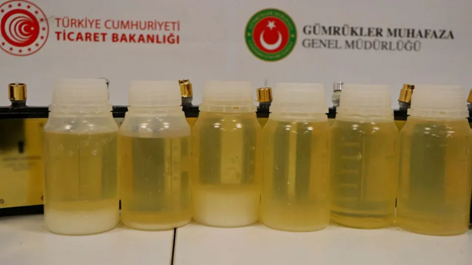 Parfüm şişesinden kokain çıktı!
