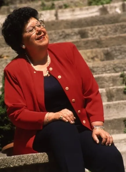 Sunucu Ayşe Özgün yıllarca baktığı çocuğun tacizine uğradı!